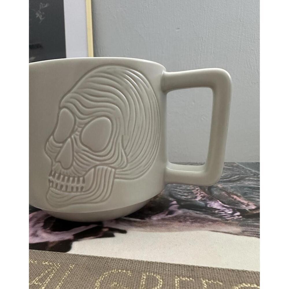Starbucks Ceramic Skull 2019 Coffee Tea Mug 12 Oz Off White Halloween Limited - Picture 2 of 6